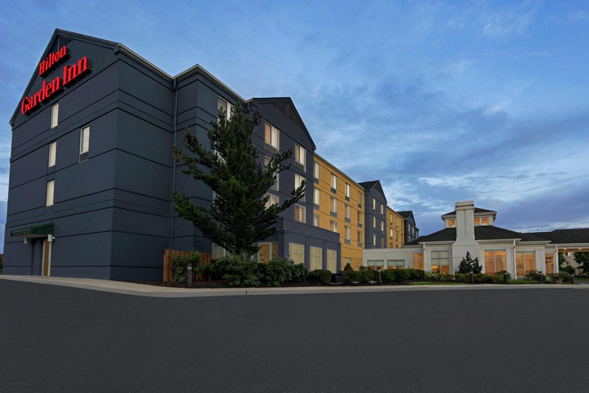 Hilton Garden Inn Allentown Bethlehem Airport Exterior photo