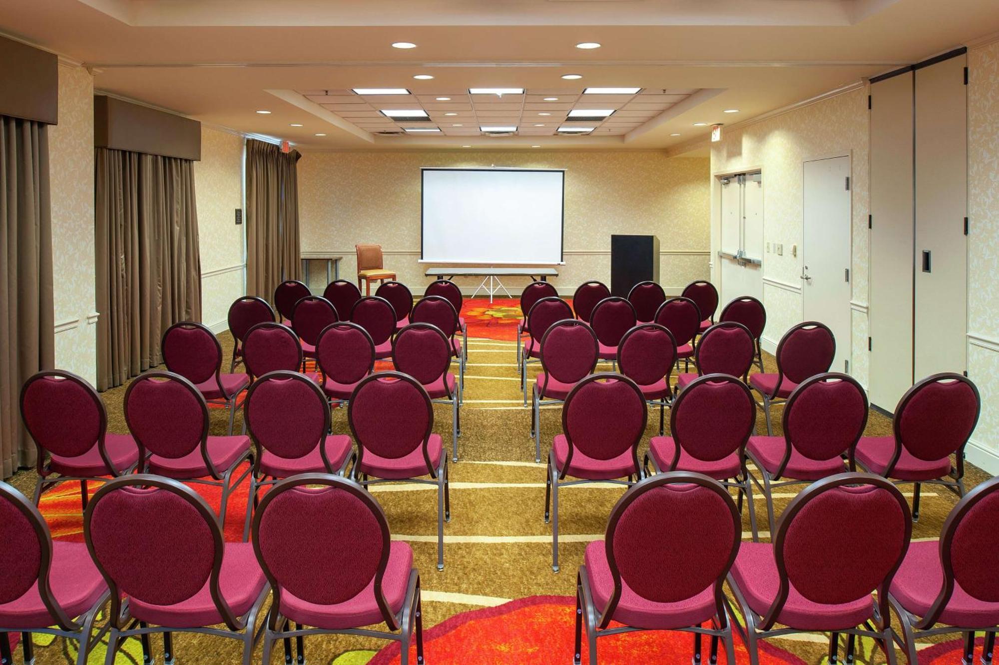 Hilton Garden Inn Allentown Bethlehem Airport Exterior photo