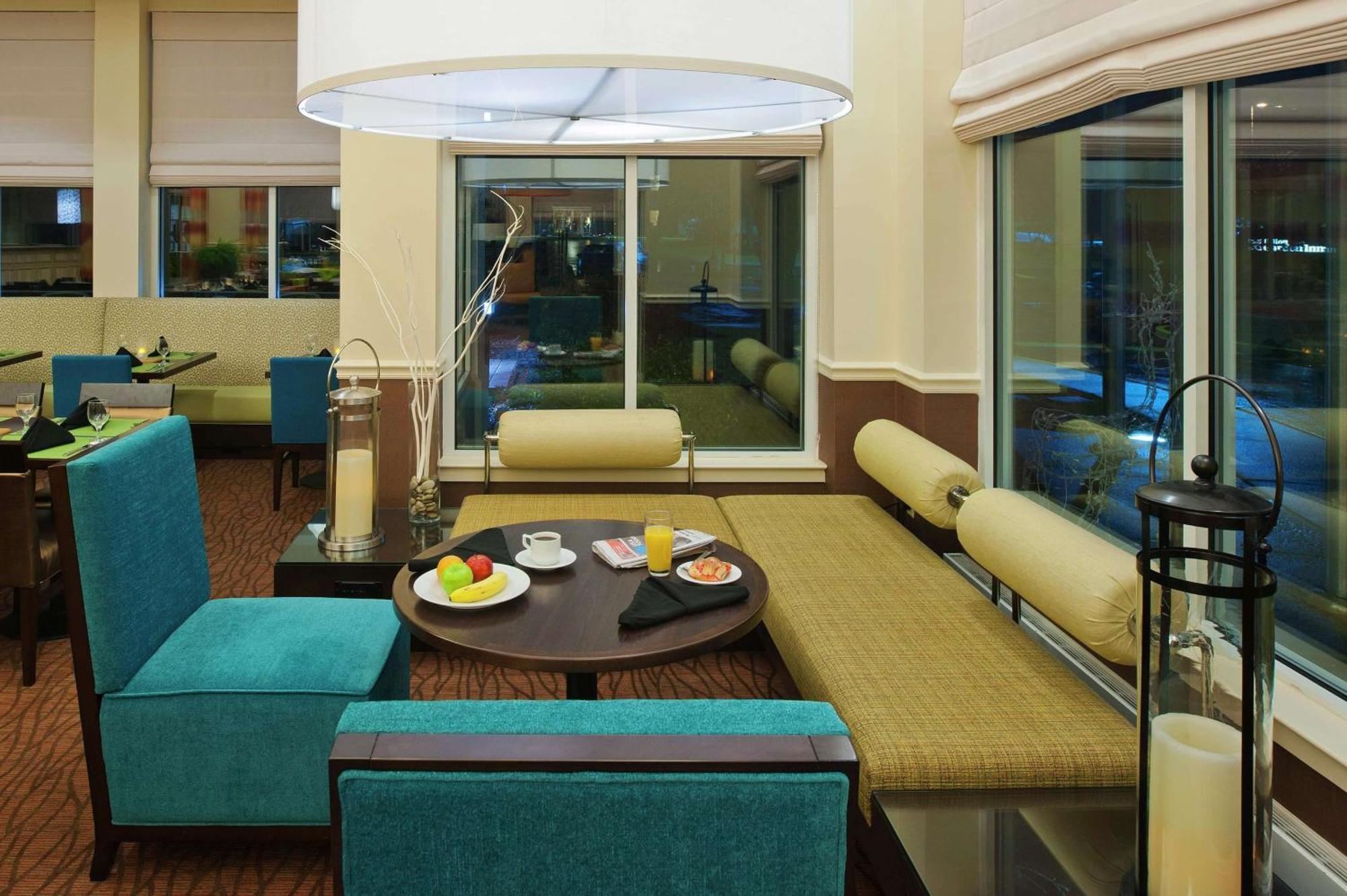 Hilton Garden Inn Allentown Bethlehem Airport Exterior photo