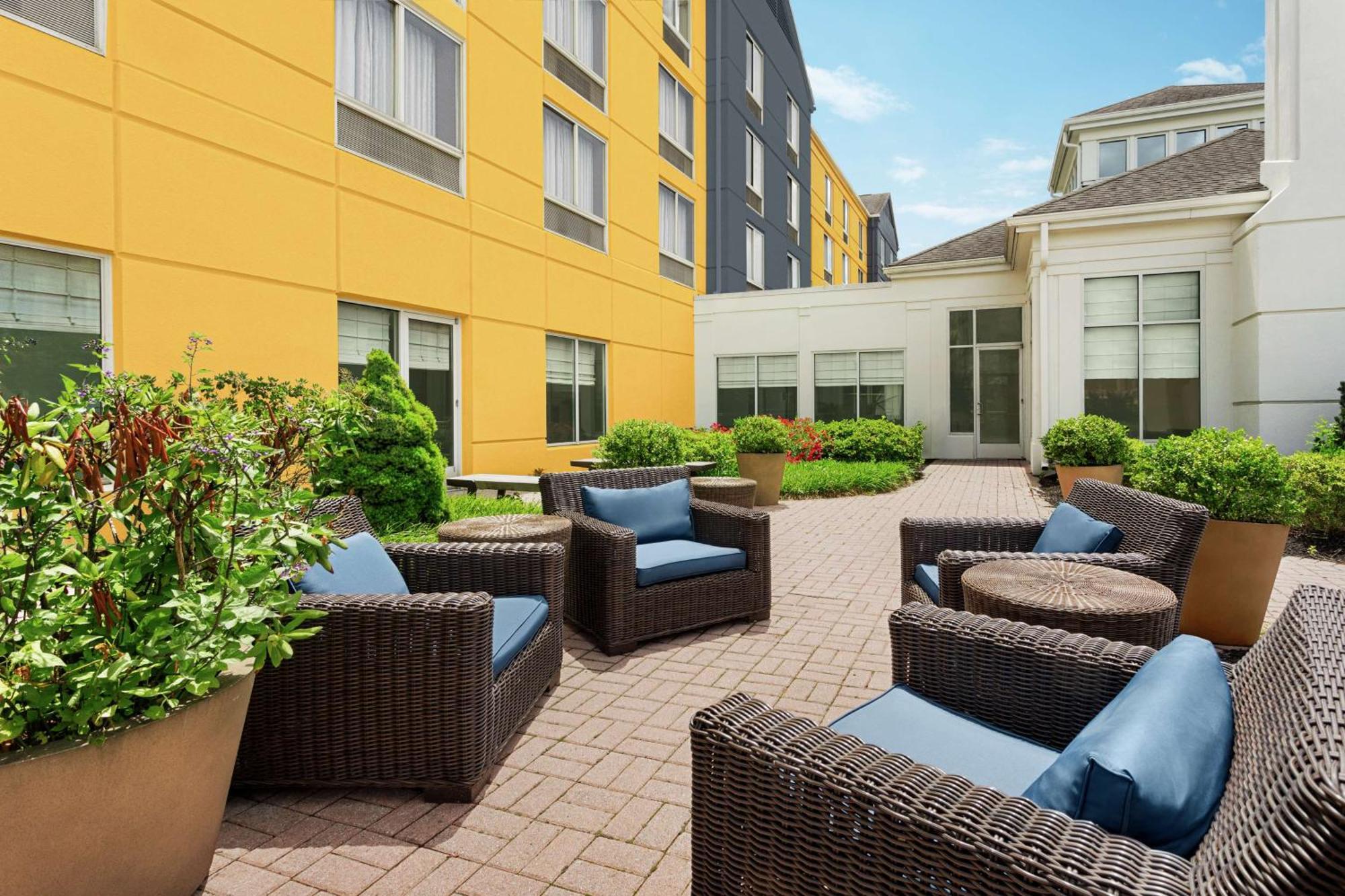 Hilton Garden Inn Allentown Bethlehem Airport Exterior photo