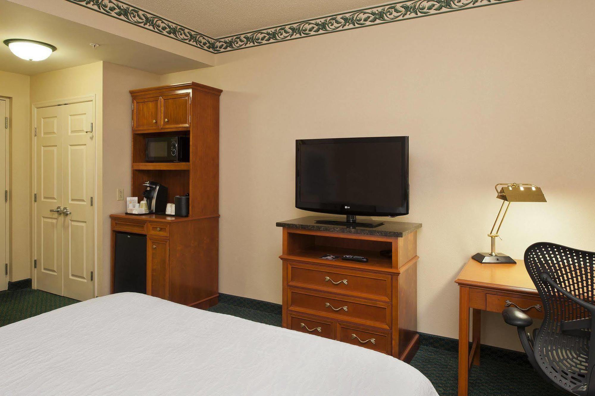 Hilton Garden Inn Allentown Bethlehem Airport Exterior photo